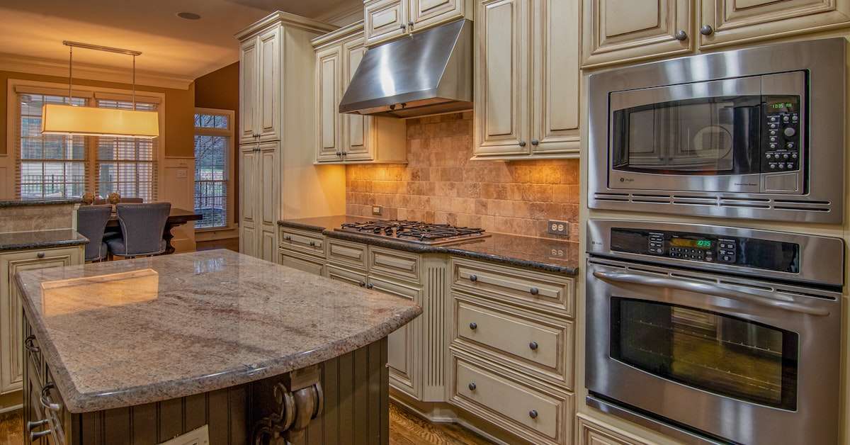 why light wood kitchen cabinets are becoming a popular choice